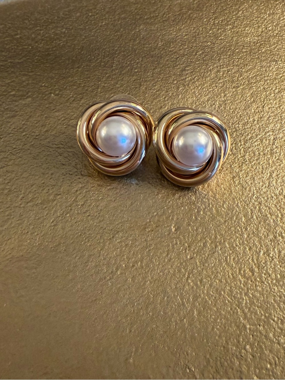 Gold-Tone Pearl Knot Stud Earrings – Classic Pearl Center